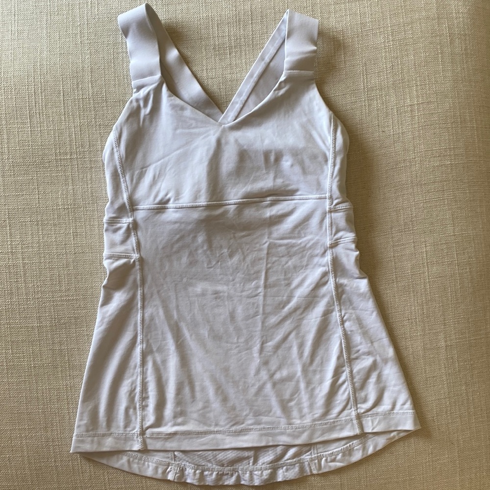Lululemon women’s XS / 4 white tank top with bra